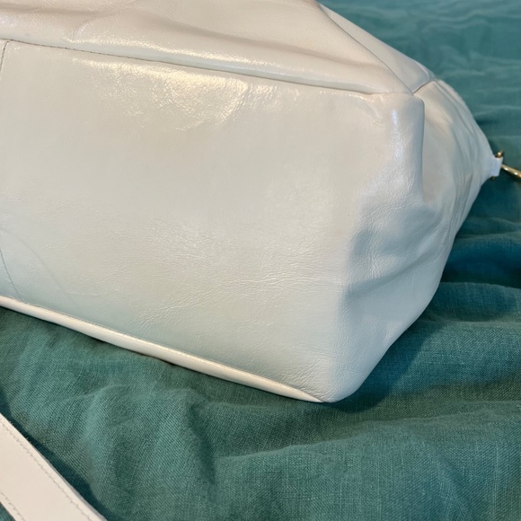 Clare V Claude - Picture 9 of 11